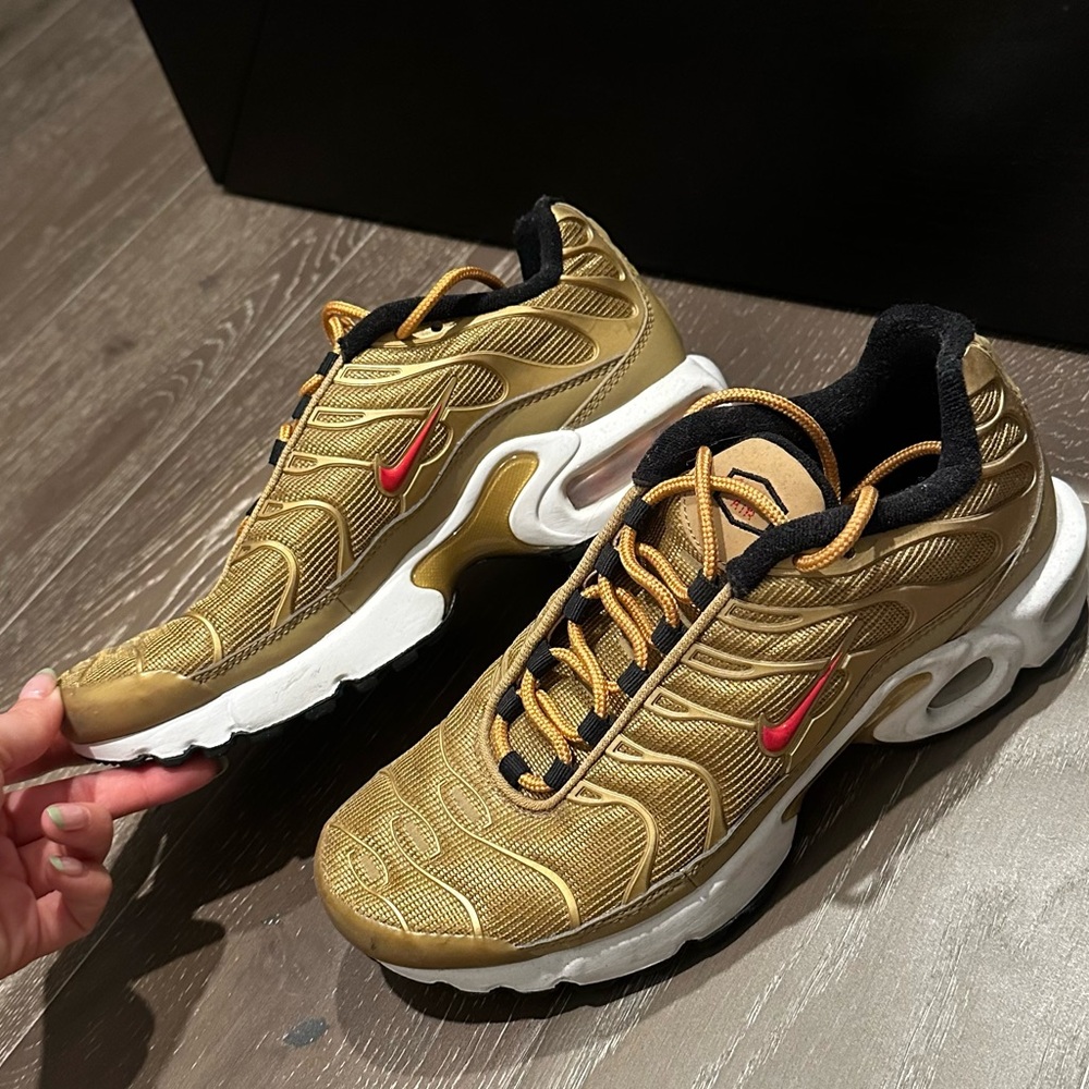 Nike Air Max Plus QS ‘Metallic Gold’